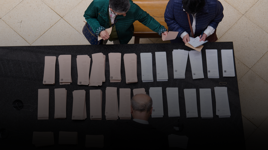 picture of people voting